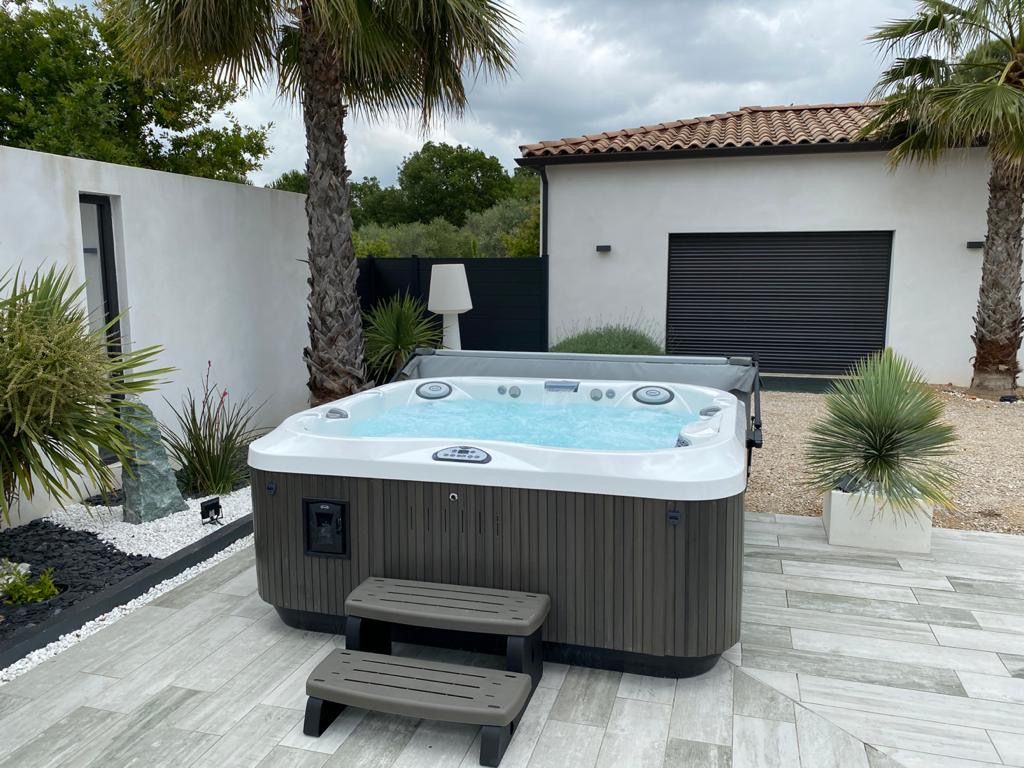 jacuzzispasmontpellier.fr
